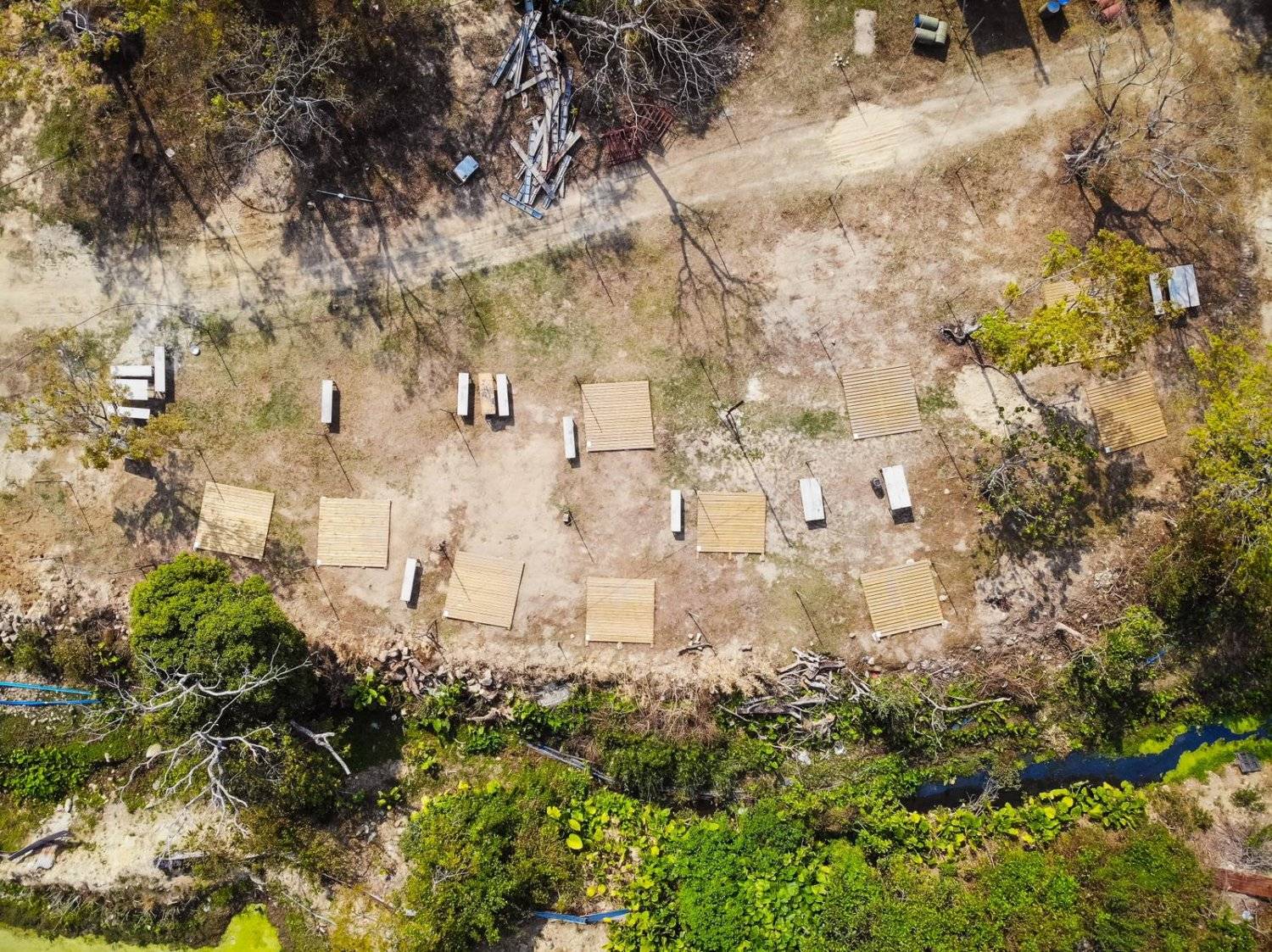 WE CAMP 元朗露營 - 15萬呎營地｜豪華露營、汽車露營、塘景露營體驗 【汽車露營區A-Zone】【自扎營】租用營帳/汽車露營(1-3人) 15