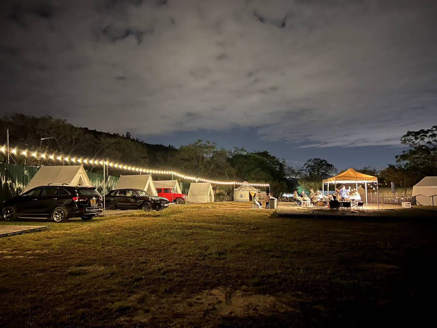 WE CAMP 元朗露營 - 15萬呎營地｜豪華露營、汽車露營、塘景露營體驗 【超大草原C-zone】【自扎營】 車邊/露營Feel/豪華版BBQ/火鍋專用區/獨享場地 11