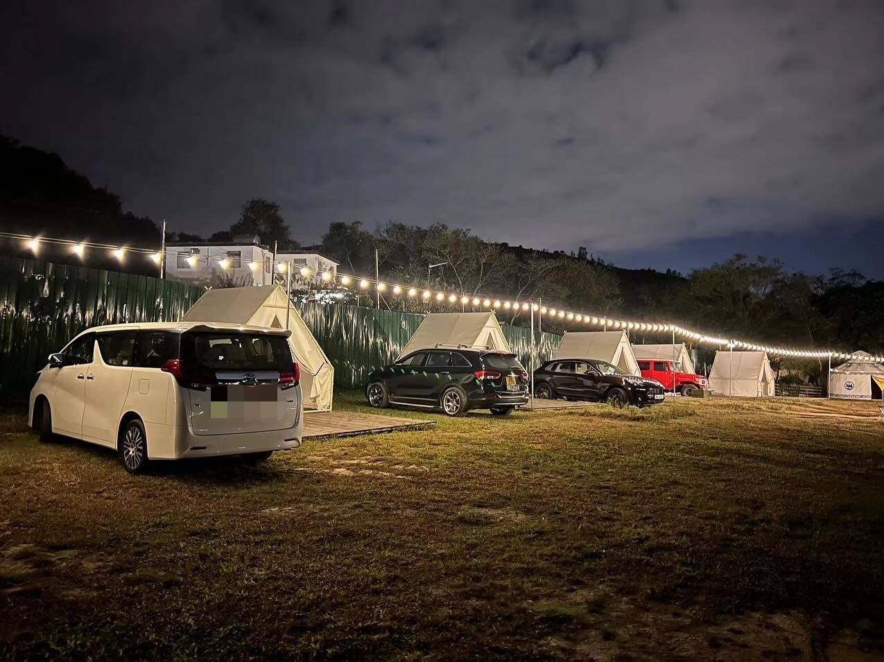 WE CAMP 元朗露營 - 15萬呎營地｜豪華露營、汽車露營、塘景露營體驗 【超大草原C-zone】【自扎營】 車邊/露營Feel/豪華版BBQ/火鍋專用區/獨享場地 4